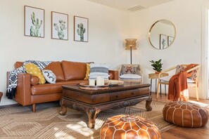 Smart-TV, bordtennis og stereoanlegg