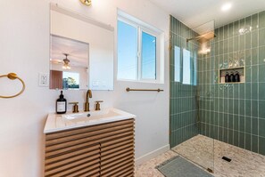 Hårføner, håndklær, såpe og sjampo