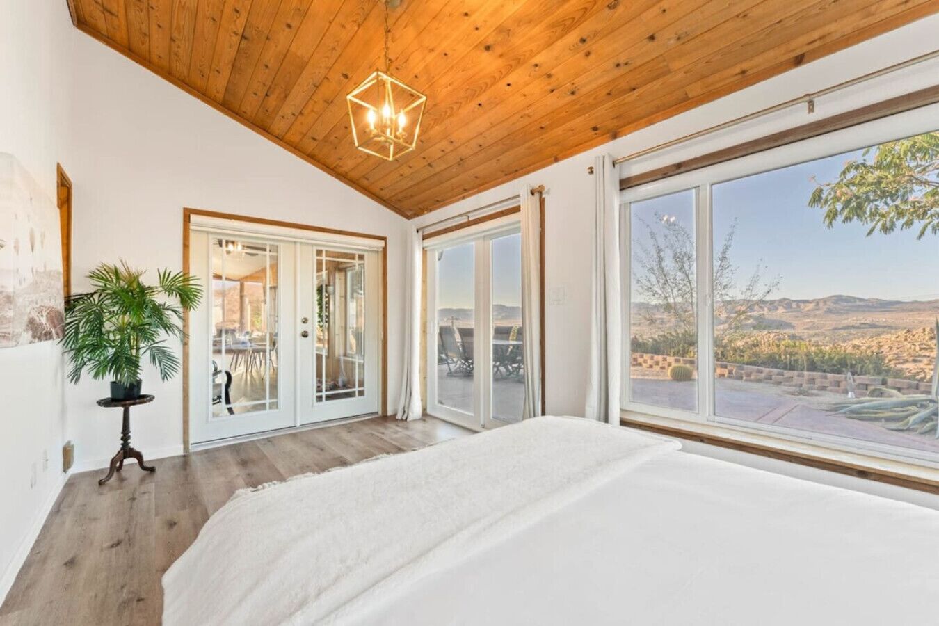 4 soverom, skrivebord, strykejern/-brett og wi-fi (inkludert)