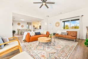 Smart TV, ping pong - Serenity Villa • Joshua Tree • Pool • Spa • Views (Yucca Valley)