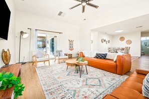 Smart TV, ping pong - Serenity Villa • Joshua Tree • Pool • Spa • Views (Yucca Valley)