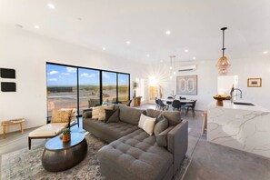 Smart TV, fireplace, stereo - Sun Gold | Secluded> Breathtaking Sunsets> Unique (Joshua Tree)