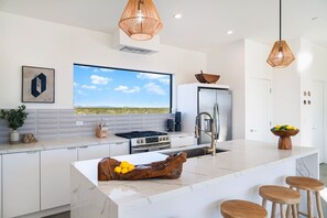 Fridge, oven, stovetop, dishwasher
