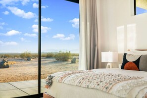 Desk, travel cot, free WiFi, bed sheets - Sun Gold | Secluded> Breathtaking Sunsets> Unique (Joshua Tree)