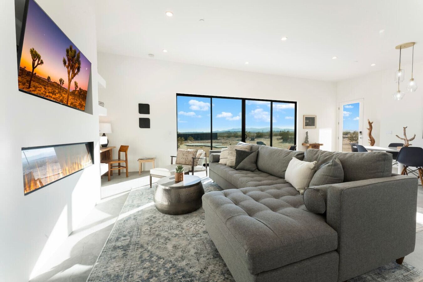 智能電視、壁爐、音響