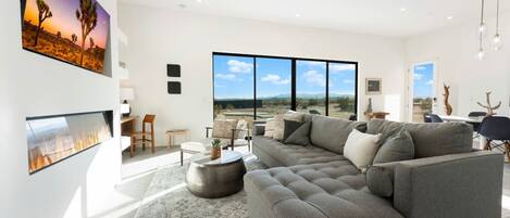 智能電視、壁爐、音響