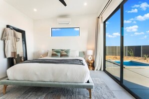 Desk, travel cot, free WiFi, bed sheets