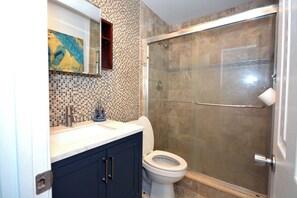 Bathroom - Lovely and cozy townhouse ,steps to the beach and closer to a lot of restaurands (Ocean City)