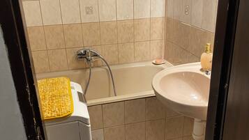 Pyyhkeet, saippua, vessapaperi