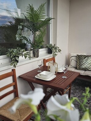 Apartment | Outdoor dining
