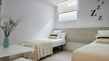 Basic Twin Room | Wi-Fi gratuit, draps fournis