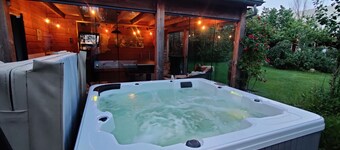 Ecolodge Tilburg- Swimmingpool-jacuzzi-ensuite privat sauna- beautifull garden-
