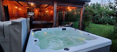 Ecolodge Tilburg- Swimmingpool-jacuzzi-ensuite privat sauna- beautifull garden-