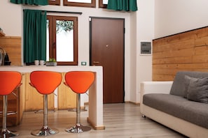 Deluxe Studio | Living area