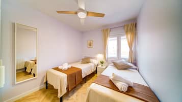 3 chambres, fer et planche Ă repasser, draps fournis