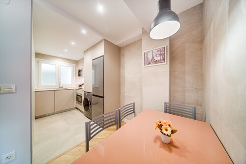 Apartamento muy Coqueto a 5 Min, Pabellon Principe Felipe