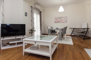 Apartment | Living area - Charming 1 Bd Apt near ASOE in Athens (Athens)