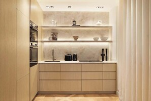 Kühlschrank, Mikrowelle, Ofen, Herdplatte