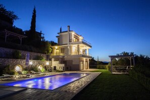 Villa | Pool | Indoor pool - Villa With Panoramic Views of the sea Near Nafplio (Nafplio)