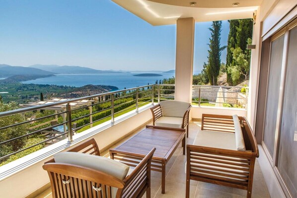 Villa | Property grounds - Villa With Panoramic Views of the sea Near Nafplio (Nafplio)