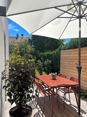 Outdoor dining - Charmantes Design-appartement für 2 Personen in Utting am Ammersee (Utting am Ammersee)