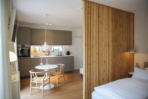 1 bedroom, desk, travel cot, free WiFi - Charmantes Design-appartement für 2 Personen in Utting am Ammersee (Utting am Ammersee)