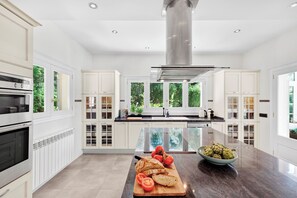 Mikrobølgeovn, ovn, kogeplade, opvaskemaskine