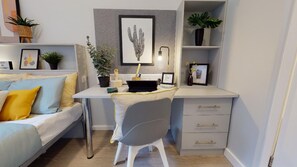 1 soverom, skrivebord, wi-fi (inkludert) og sengetøy