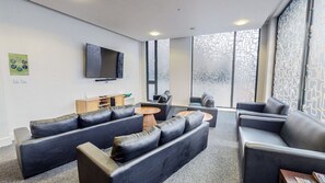 Télévision, baby-foot