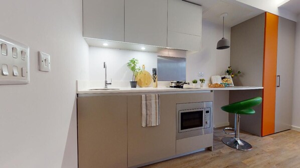 Fridge, microwave, stovetop