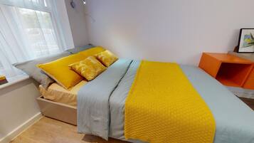 1 bedroom, desk, free WiFi, bed sheets