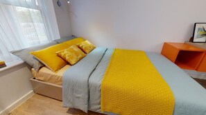 1 bedroom, desk, free WiFi, bed sheets