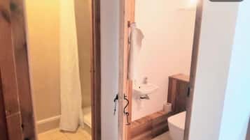 Dusche, Handtücher, Toilettenpapier