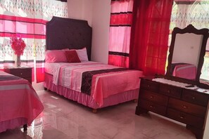 4 bedrooms, free WiFi, bed sheets