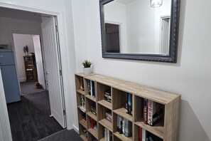 Interior - Spacious 2 Bed Flat | Central (Stonehouse)