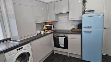 Refrigerador, microondas, horno y tostadora