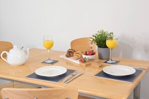 Dining - Spacious 2 Bed Flat | Central (Stonehouse)