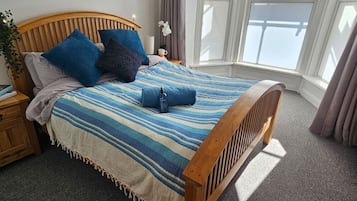 2 habitaciones, escritorio, tabla de planchar con plancha y wifi gratis