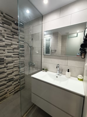Shower, hair dryer, towels, soap