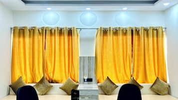 Deluxe Double Room | Desk, laptop workspace, free WiFi, bed sheets