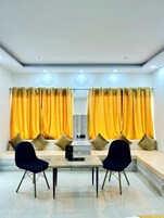 华丽双人房 | 办公桌、笔记本电脑工作区、免费 WiFi、床单