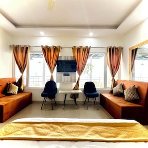 Deluxe Room | Desk, laptop workspace, free WiFi, bed sheets - The Sarbati Palace (Tehri)