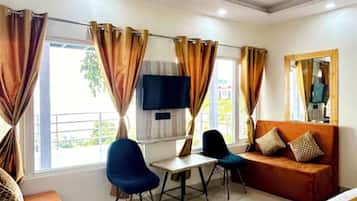 Deluxe Double Room | Desk, laptop workspace, free WiFi, bed sheets