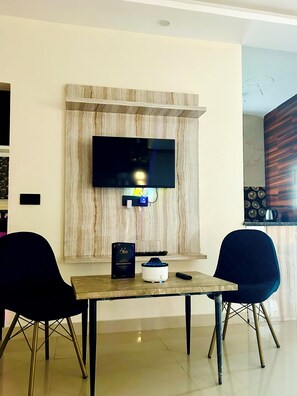 Deluxe Double Room | Desk, laptop workspace, free WiFi, bed sheets - Hotel Asraya (Tehri)