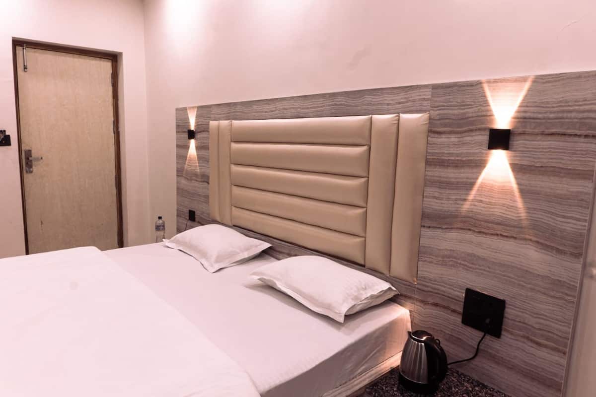 Desk, laptop workspace, free WiFi, bed sheets