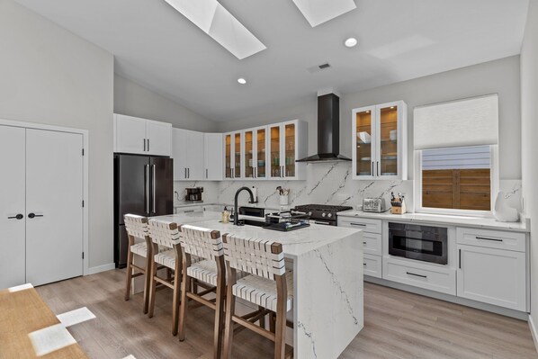 Fridge, microwave, oven, stovetop - New Listing - High end home with private heated pool and spa, dog friendly (Carolina Beach)