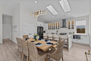 Dining - New Listing - High end home with private heated pool and spa, dog friendly (Carolina Beach)