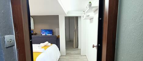 1 bedroom, desk, iron/ironing board, WiFi