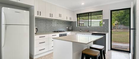 Fridge, microwave, oven, stovetop