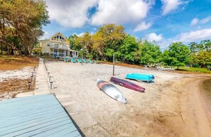 Sun-loungers, beach towels